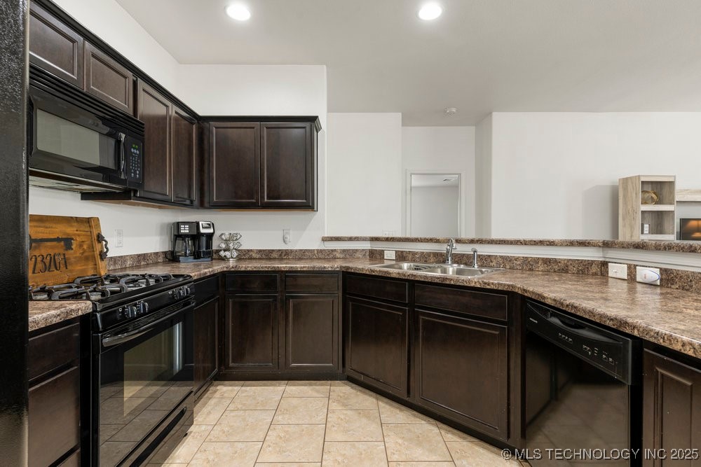 23204 S Jewell Drive Property Photo 5