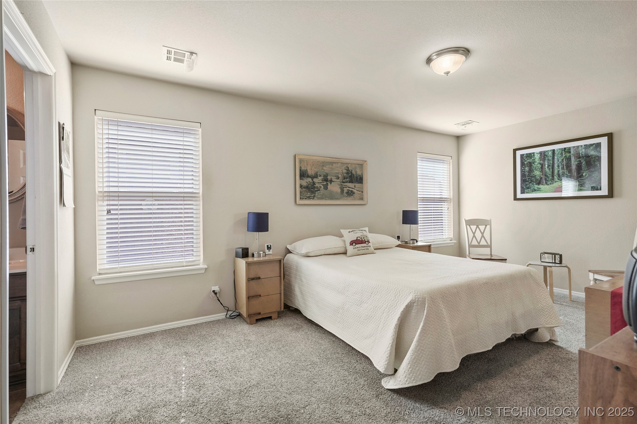 2209 E Fargo Street Property Photo 11