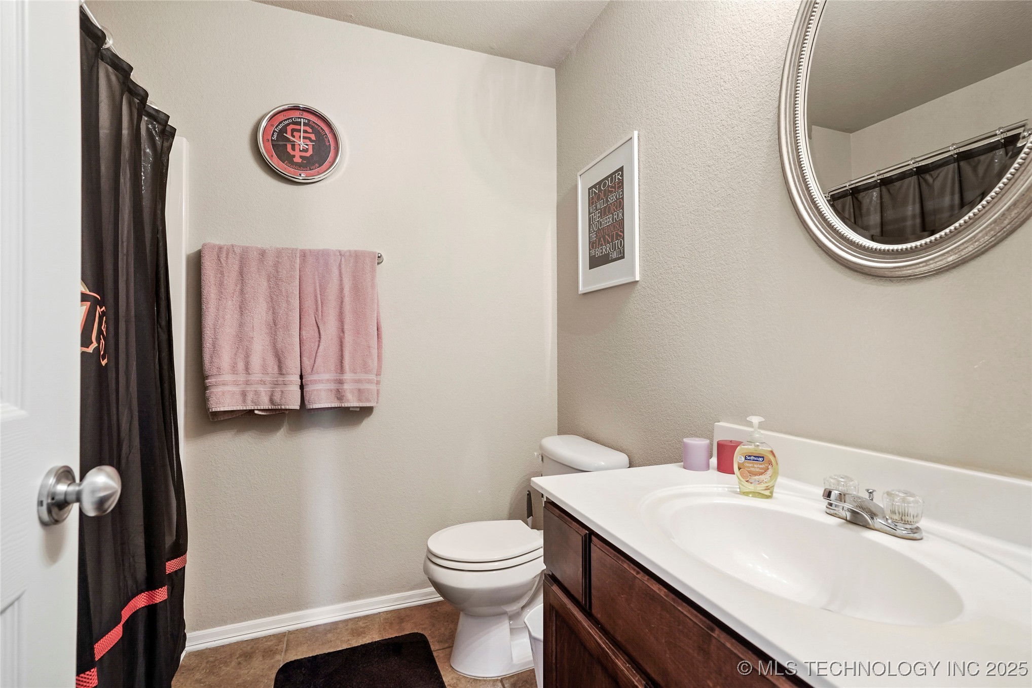 2209 E Fargo Street Property Photo 17