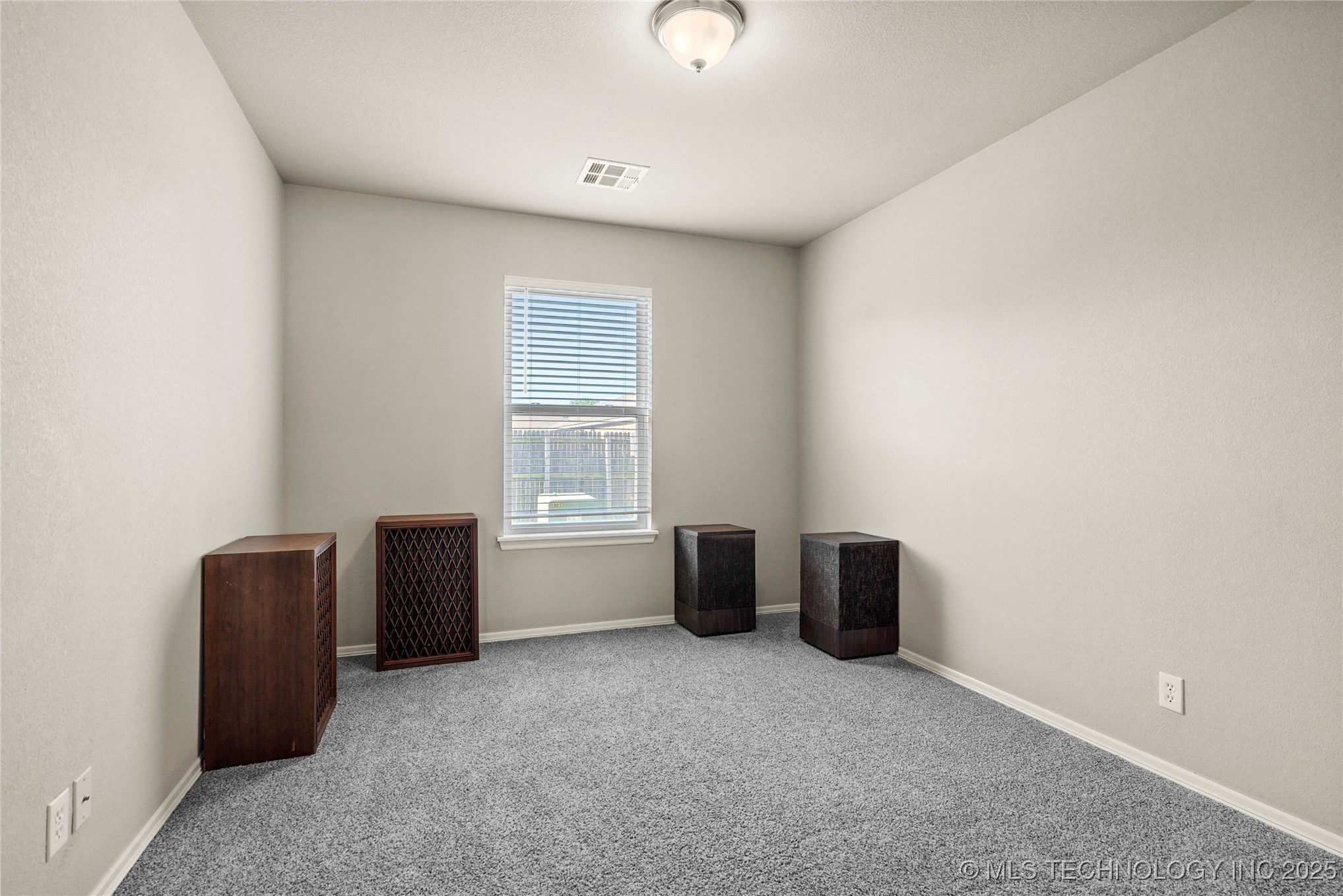 2209 E Fargo Street Property Photo 18