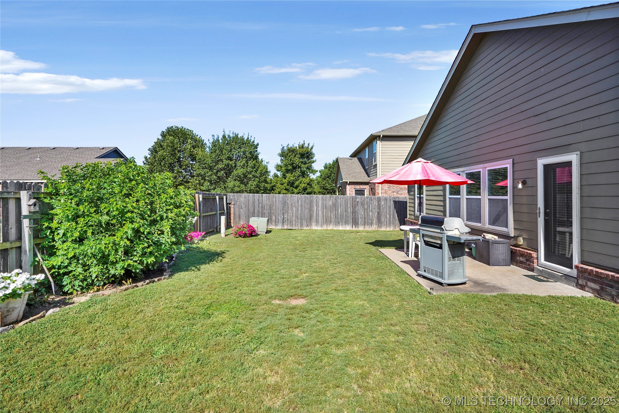 2209 E Fargo Street Property Photo 21