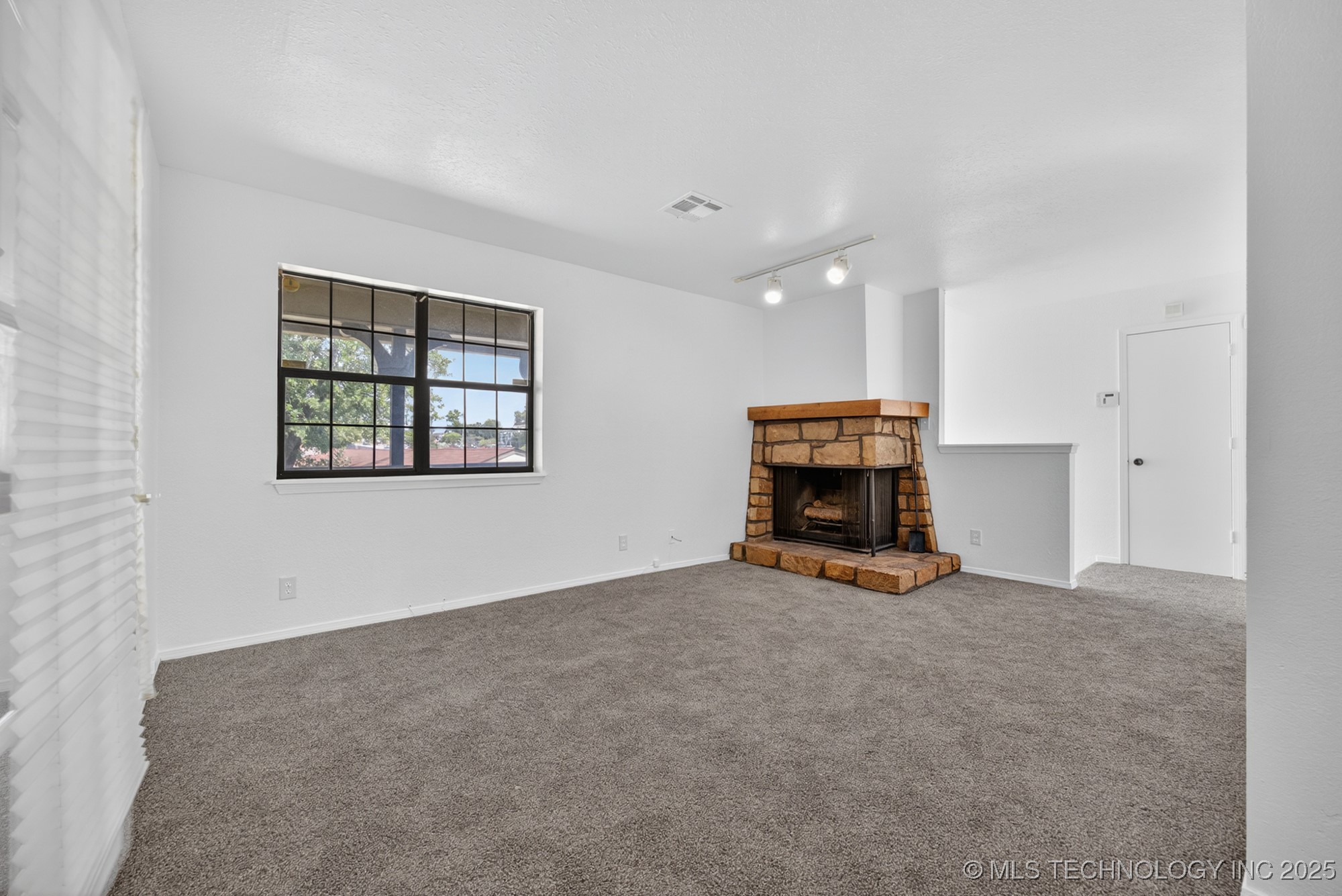 6524 S Memorial Drive 16e Property Photo 11