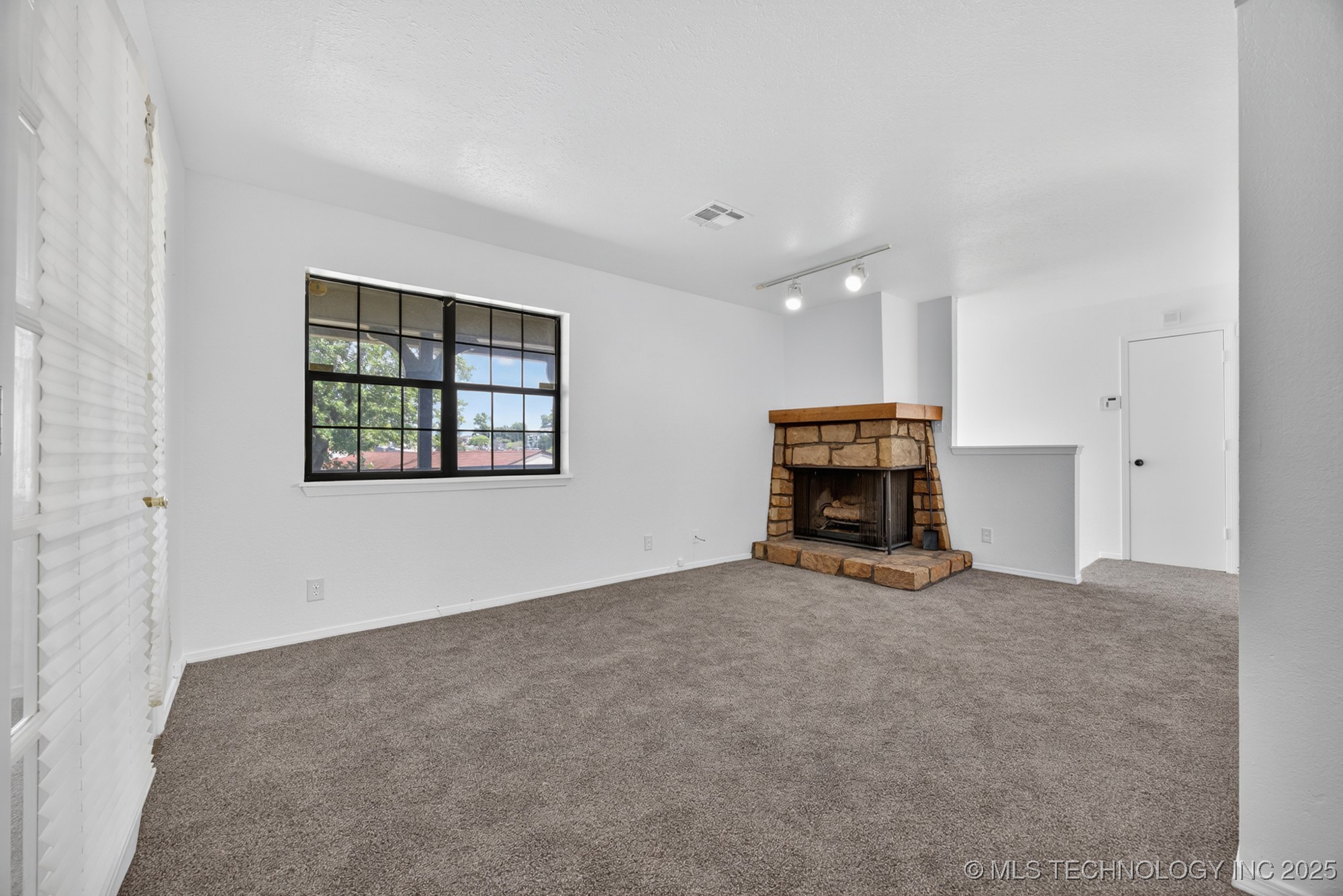 6524 S Memorial Drive 16e Property Photo 12