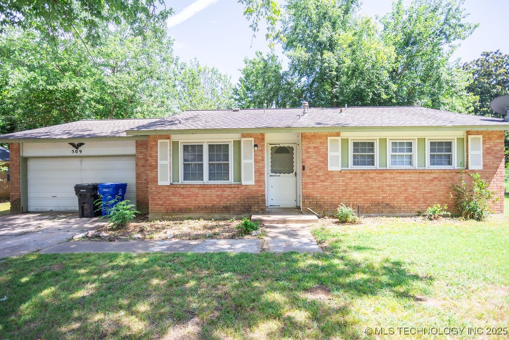 509 N Village Place Property Photo 1
