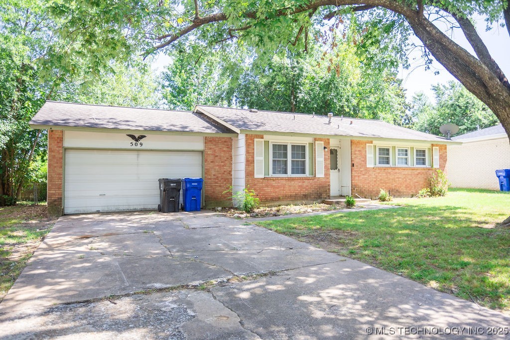 509 N Village Place Property Photo 5