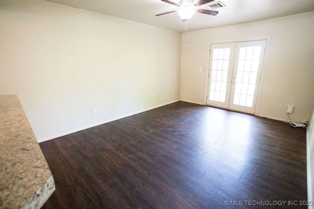 509 N Village Place Property Photo 8