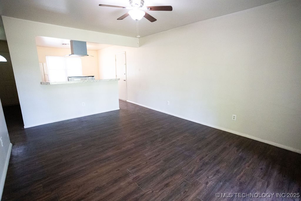 509 N Village Place Property Photo 9