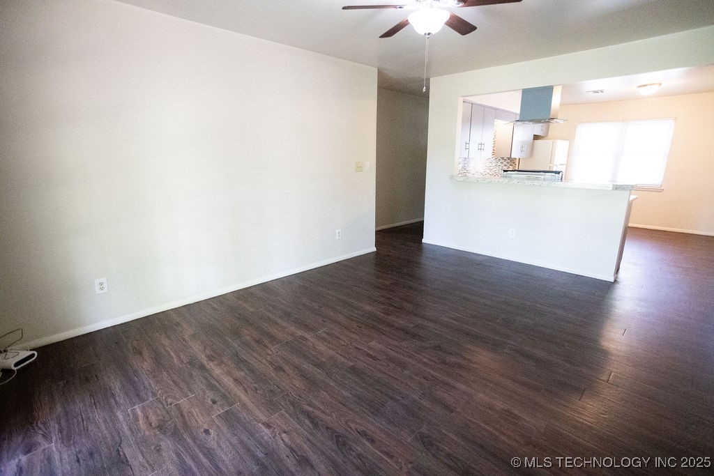 509 N Village Place Property Photo 11
