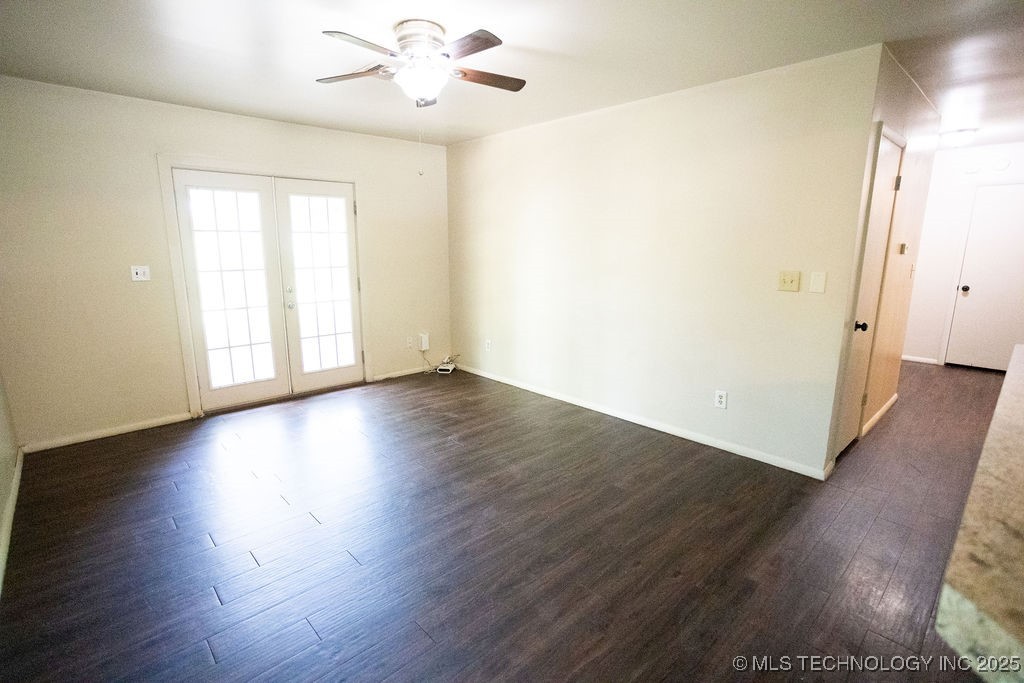509 N Village Place Property Photo 12