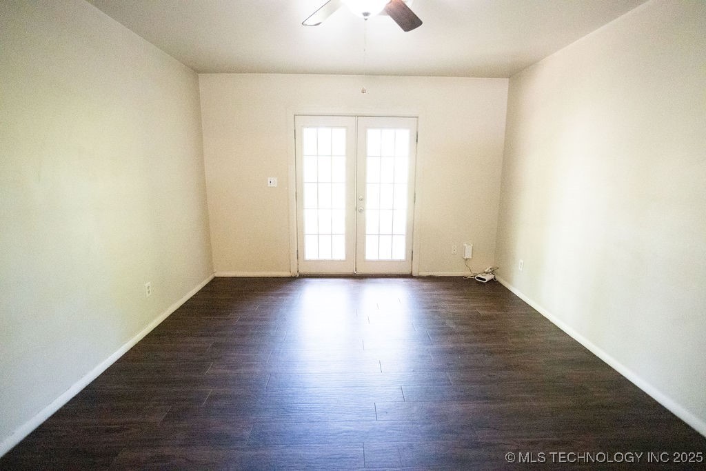 509 N Village Place Property Photo 13
