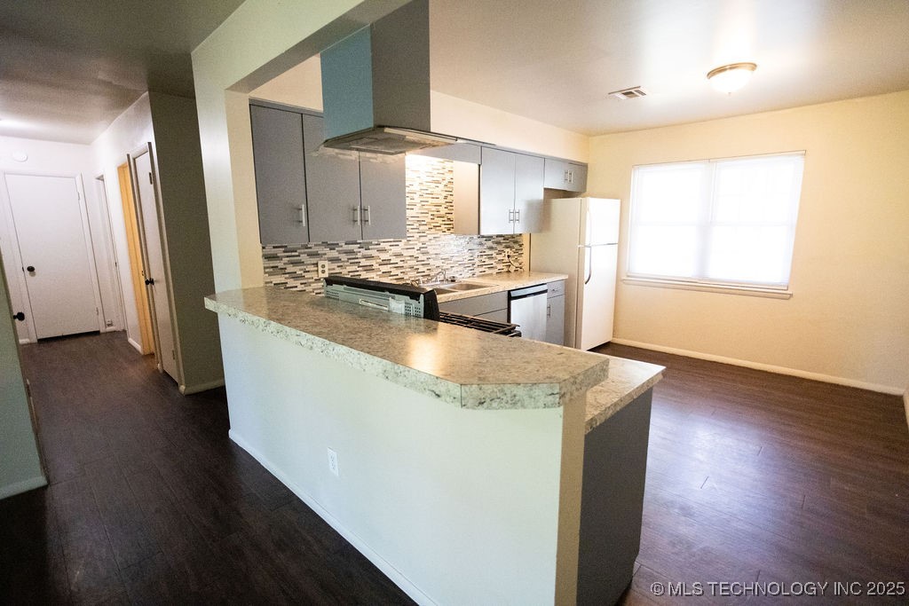 509 N Village Place Property Photo 14