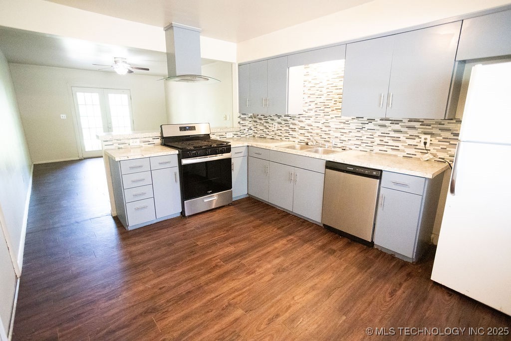 509 N Village Place Property Photo 17
