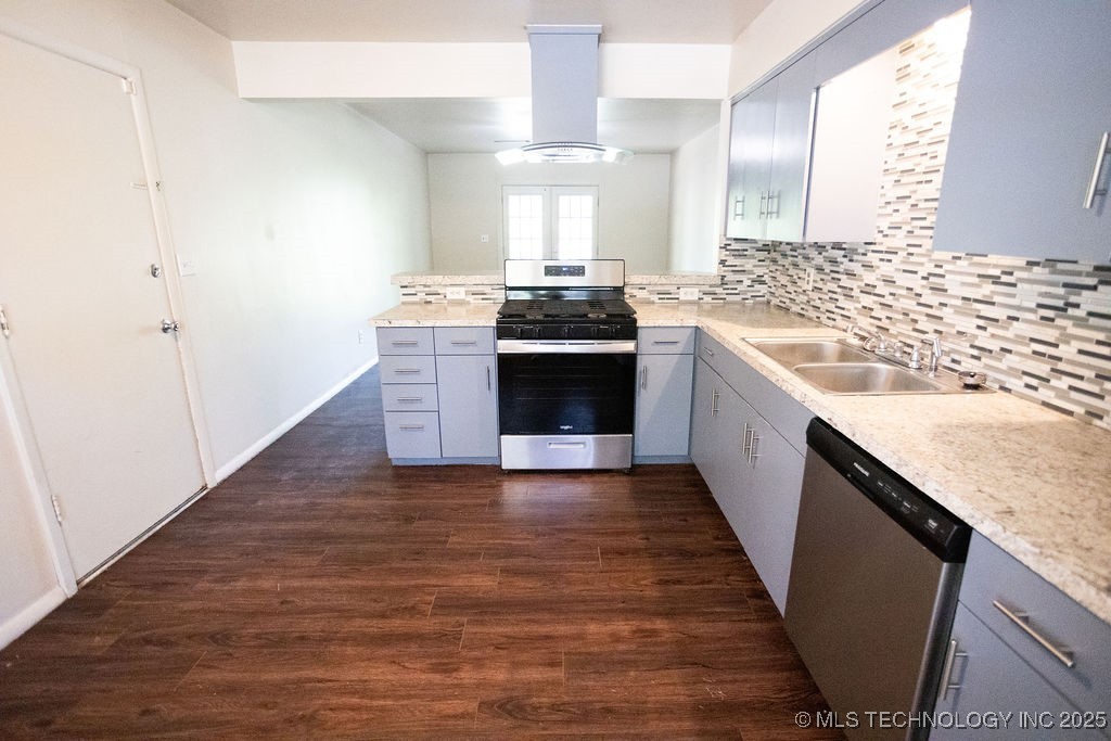 509 N Village Place Property Photo 18