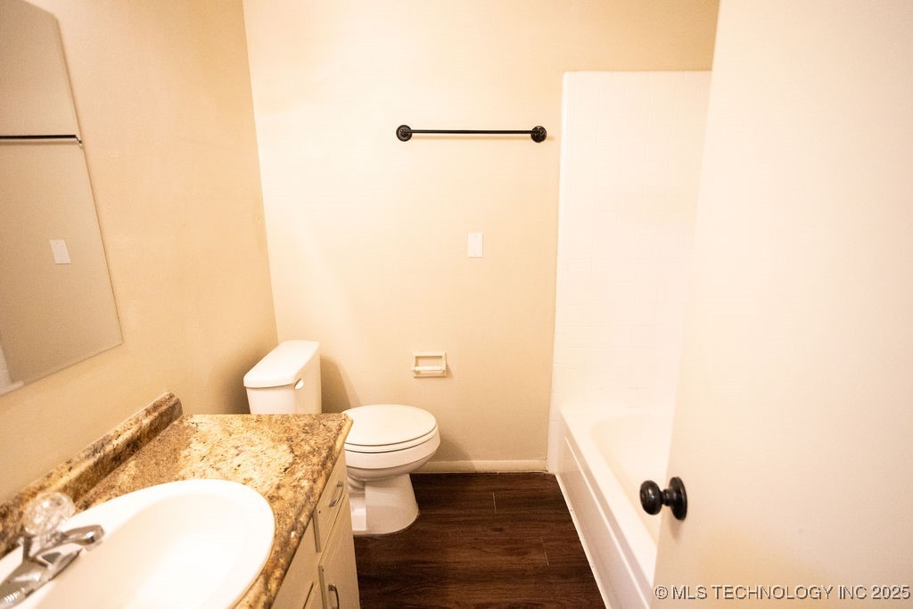 509 N Village Place Property Photo 23