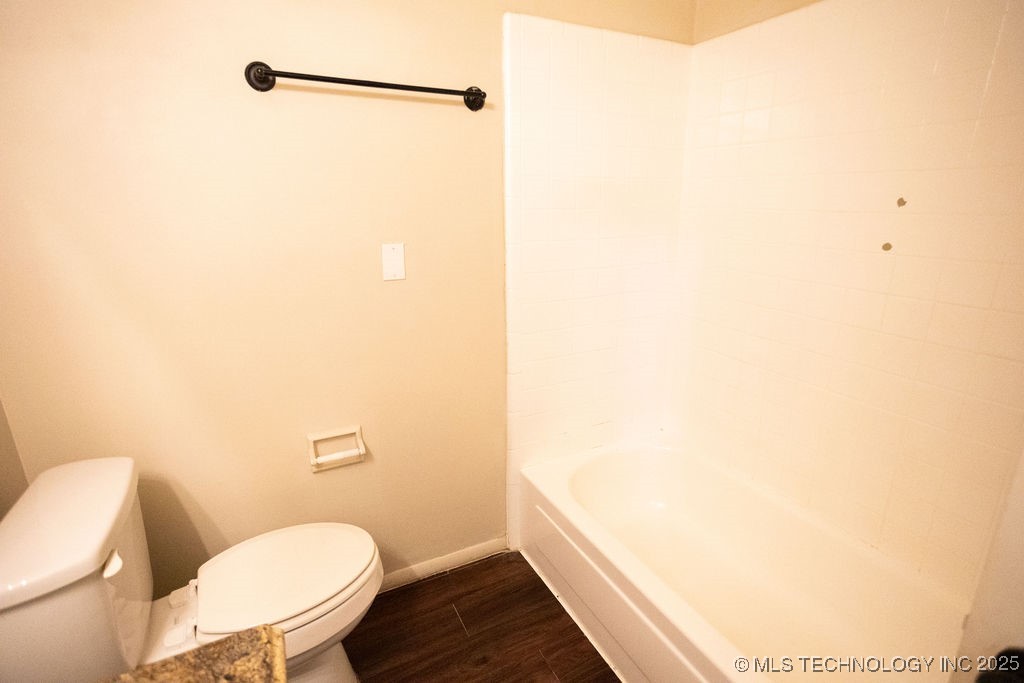 509 N Village Place Property Photo 24