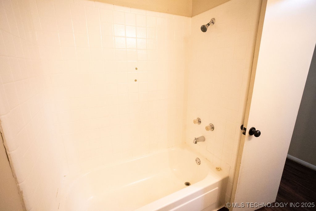 509 N Village Place Property Photo 25