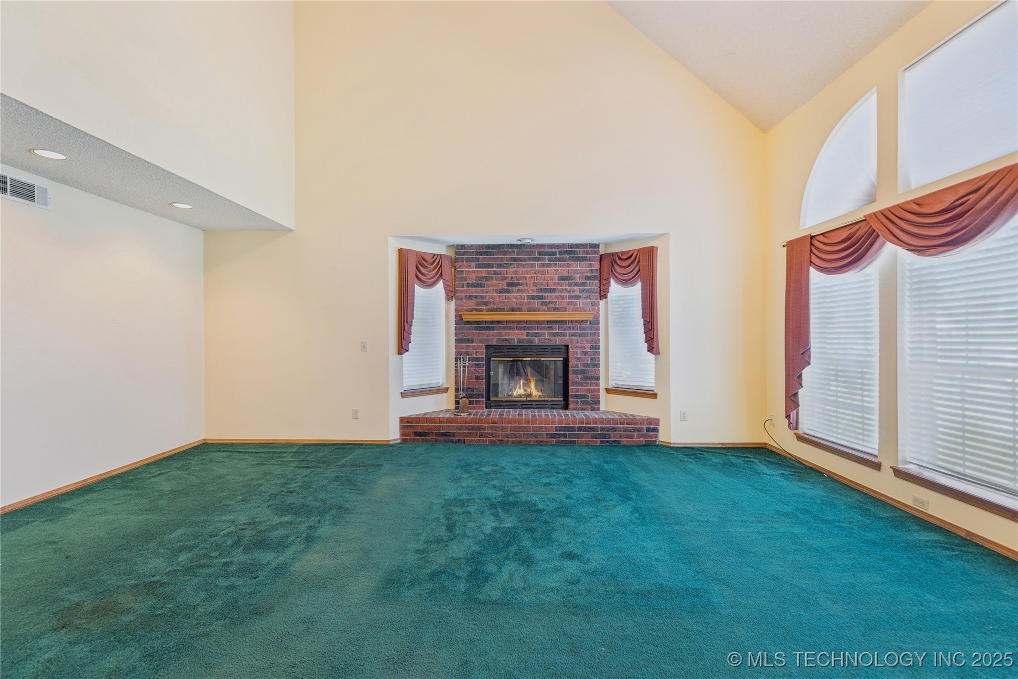 2525 W Ithica Street Property Photo 3