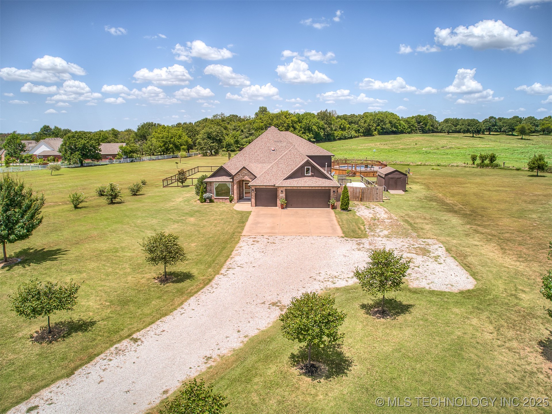 9354 S 282nd Avenue E Property Photo