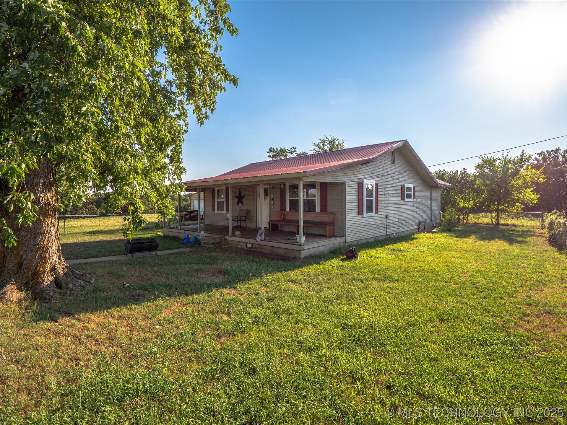 419000 E 1110 Road Property Photo 2