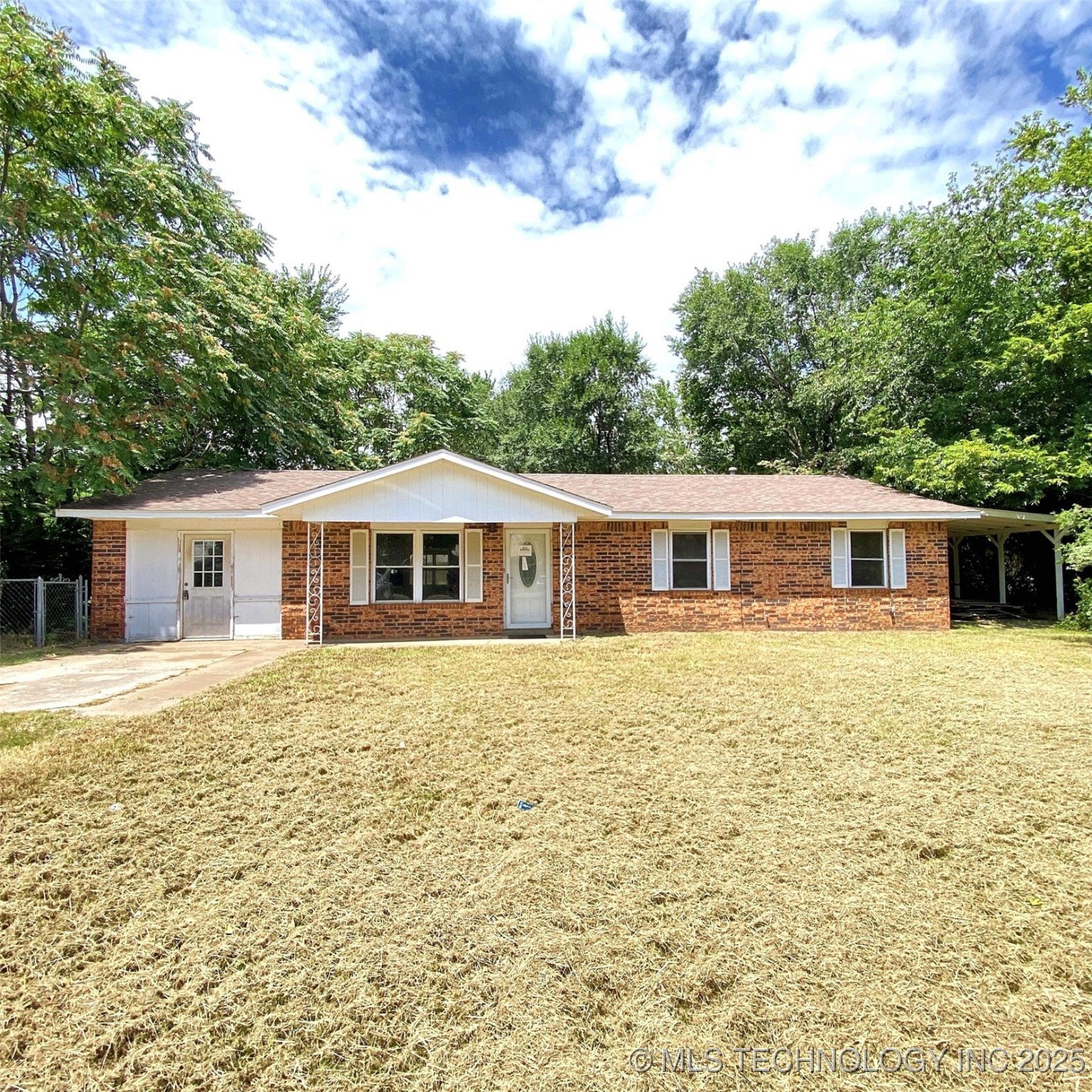 1648 Louise Street Property Photo 1