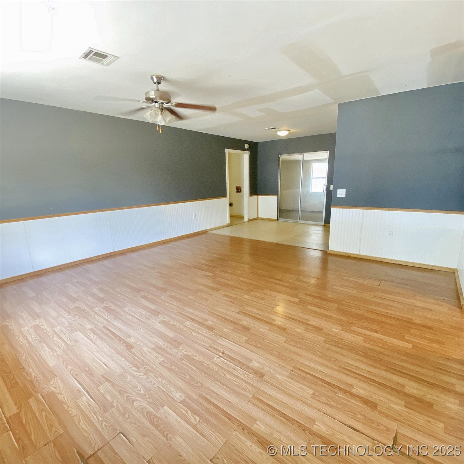 1648 Louise Street Property Photo 2