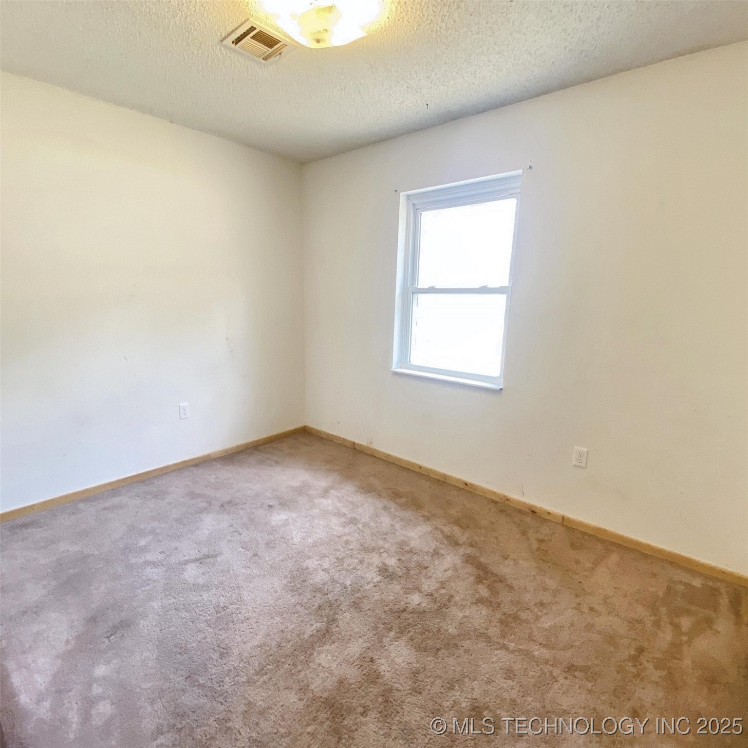 1648 Louise Street Property Photo 10