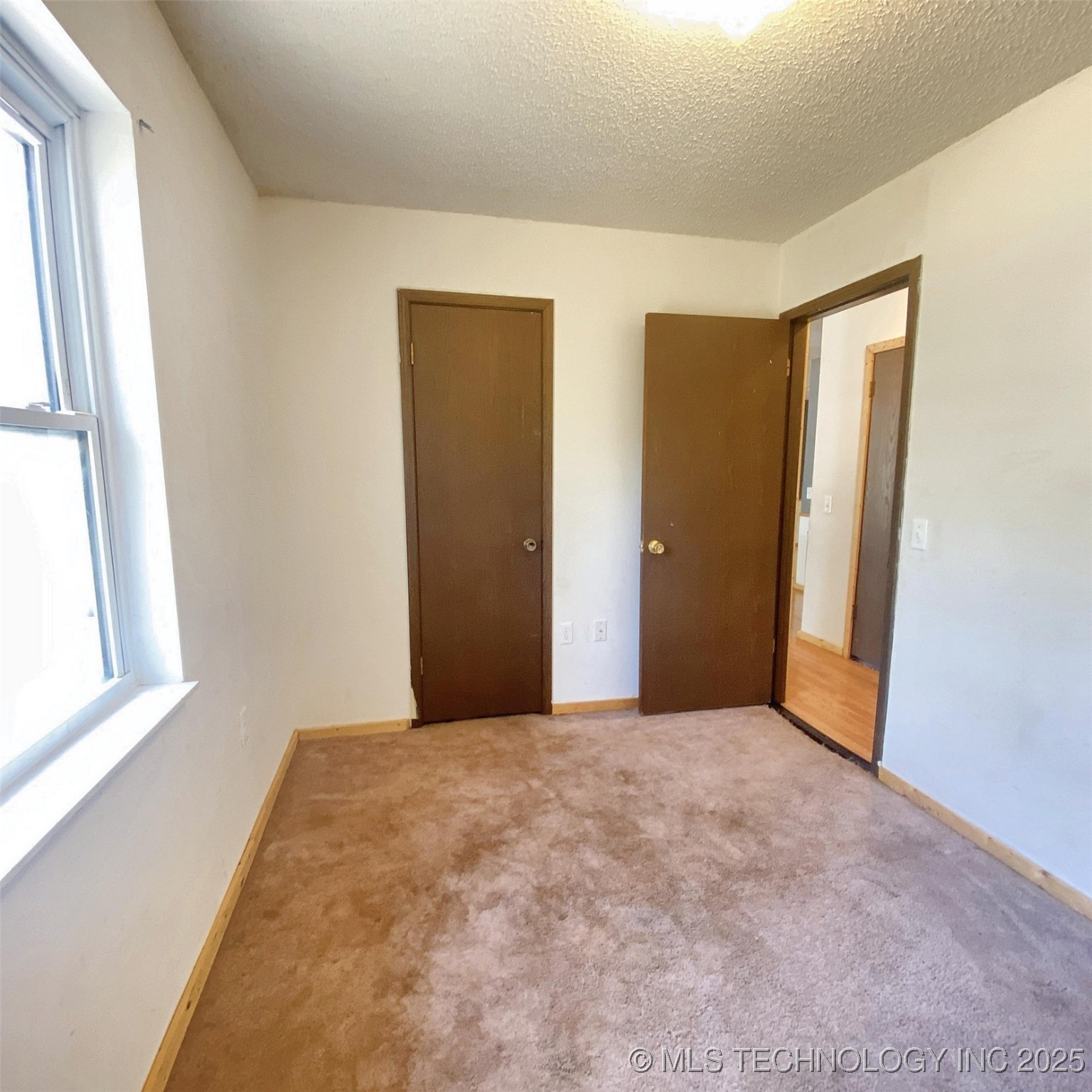 1648 Louise Street Property Photo 11