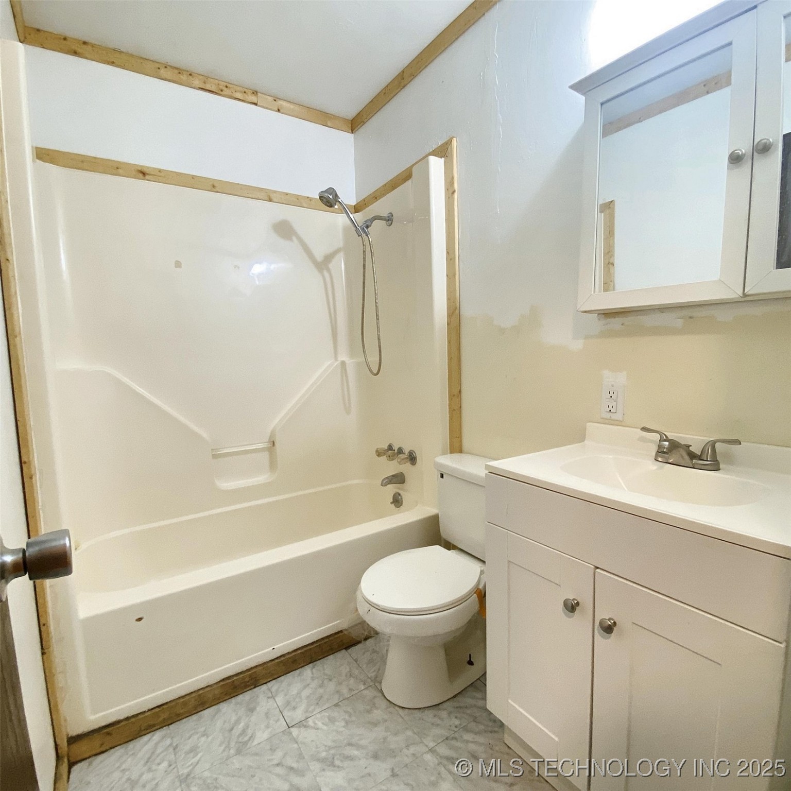 1648 Louise Street Property Photo 12