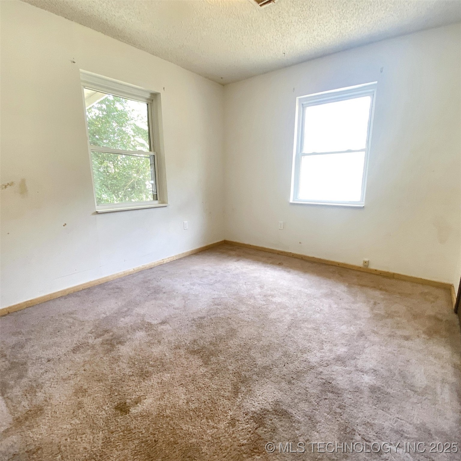 1648 Louise Street Property Photo 13