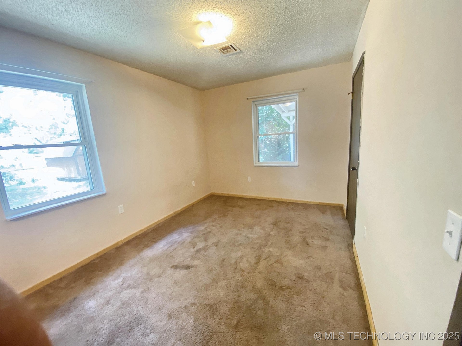 1648 Louise Street Property Photo 15