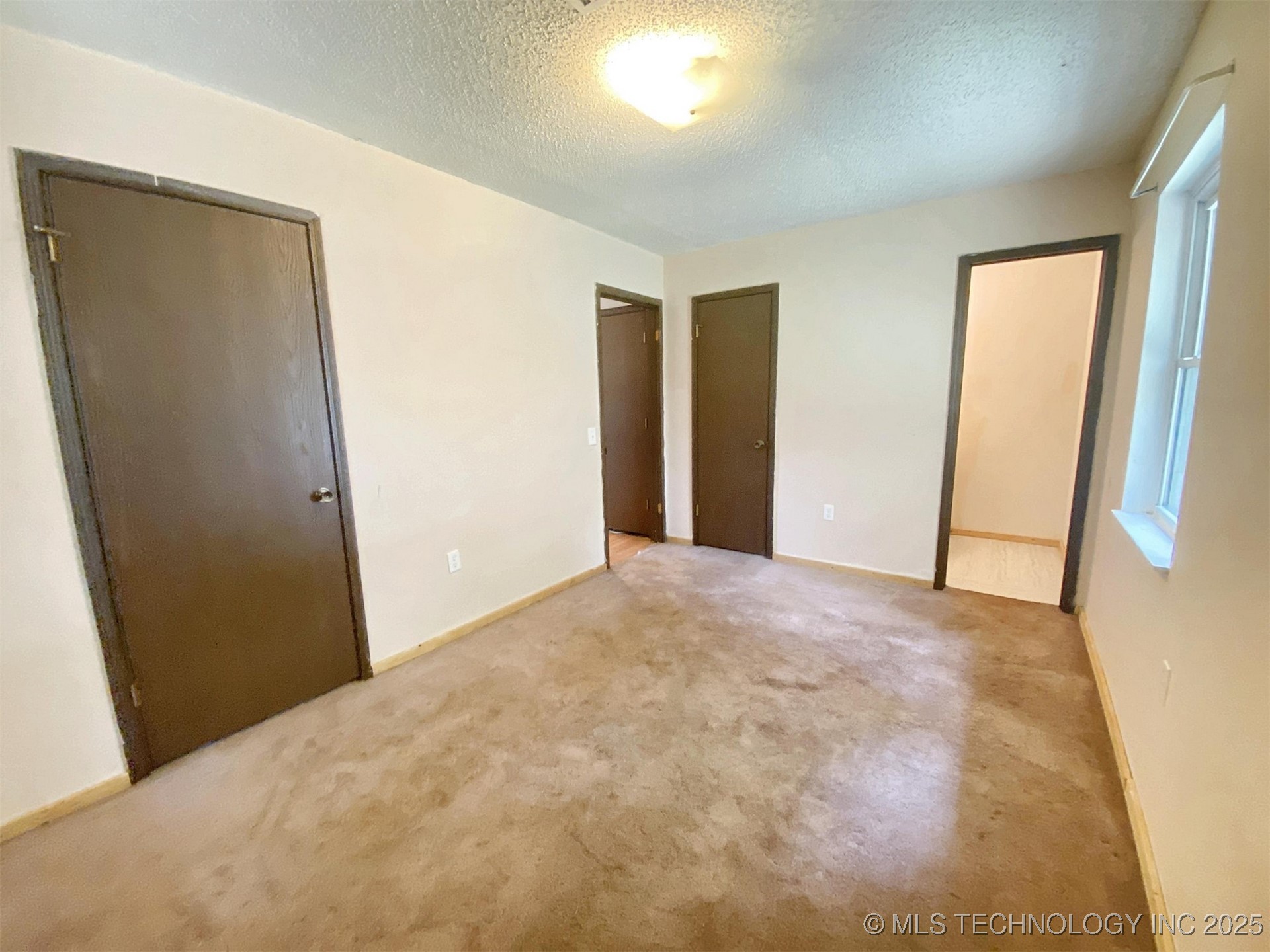 1648 Louise Street Property Photo 16