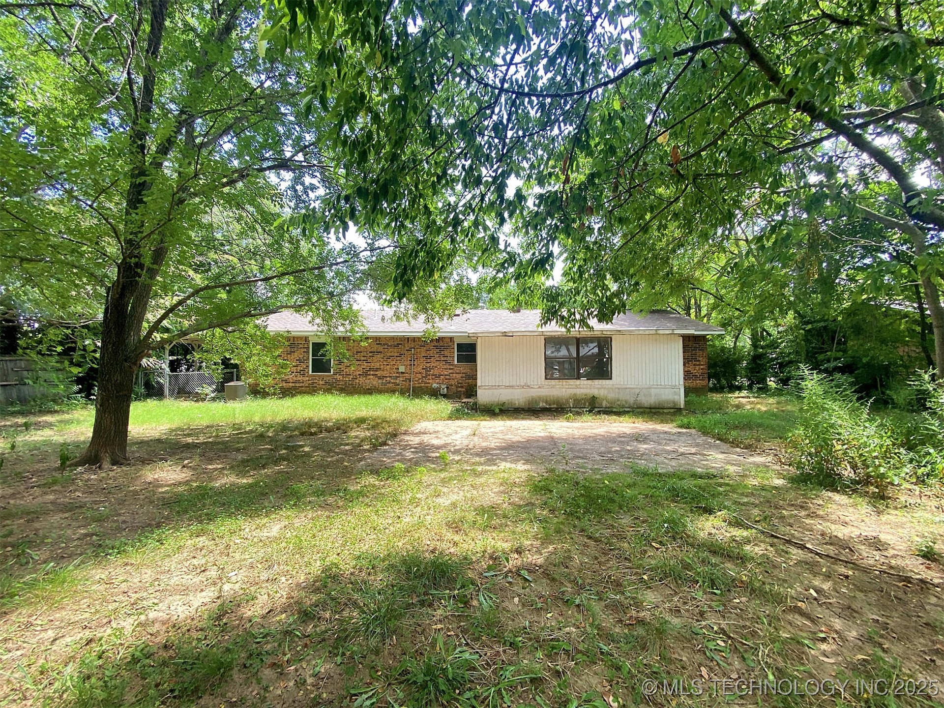 1648 Louise Street Property Photo 25