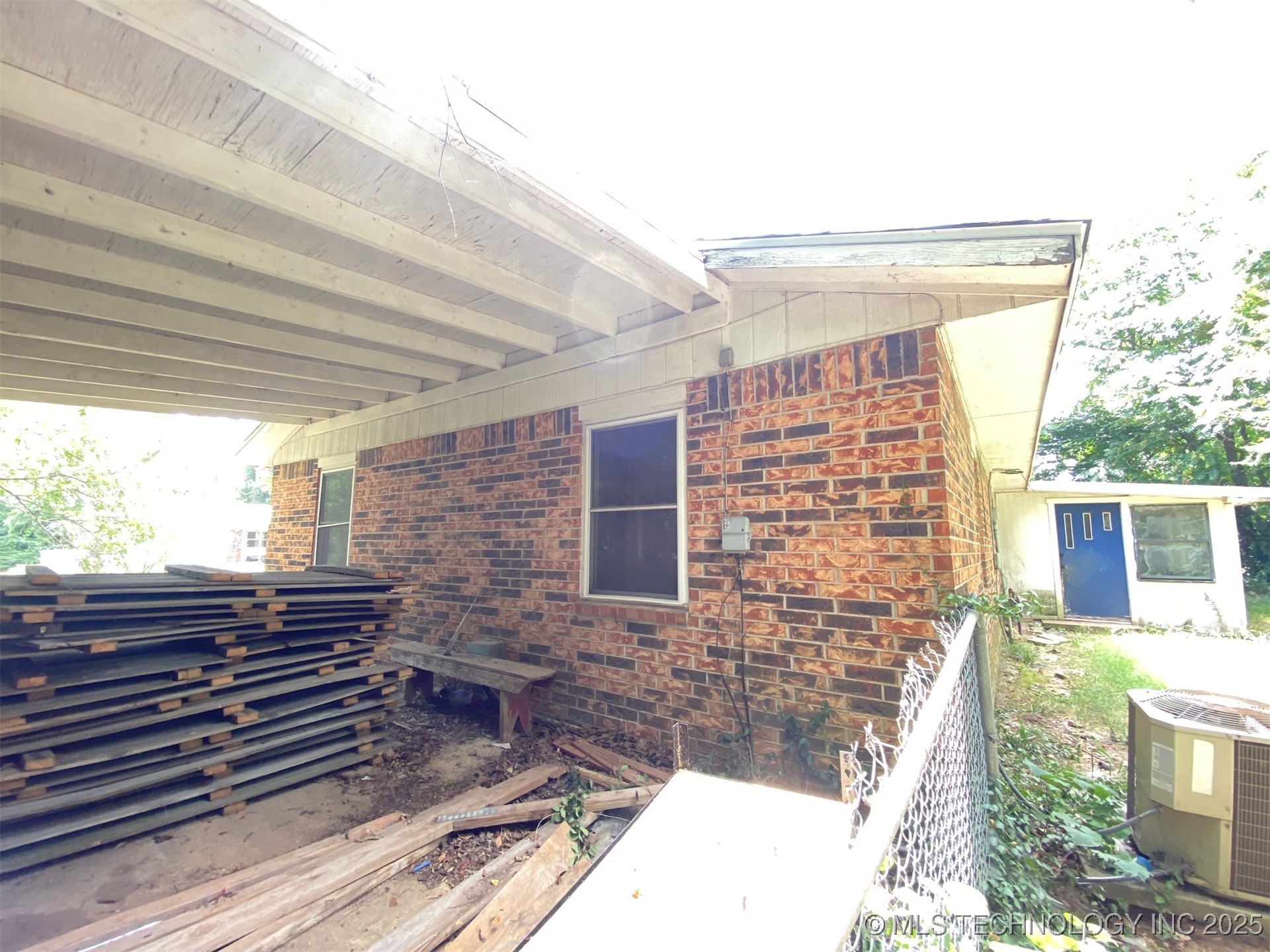 1648 Louise Street Property Photo 27
