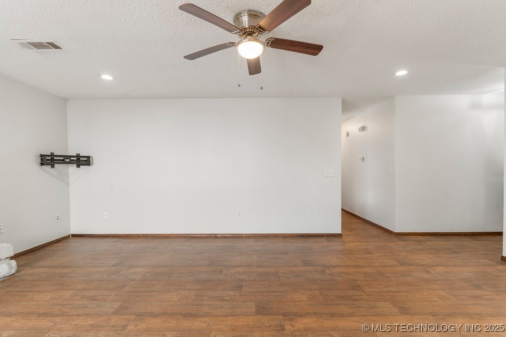 12007 E 88th Place N Property Photo 16