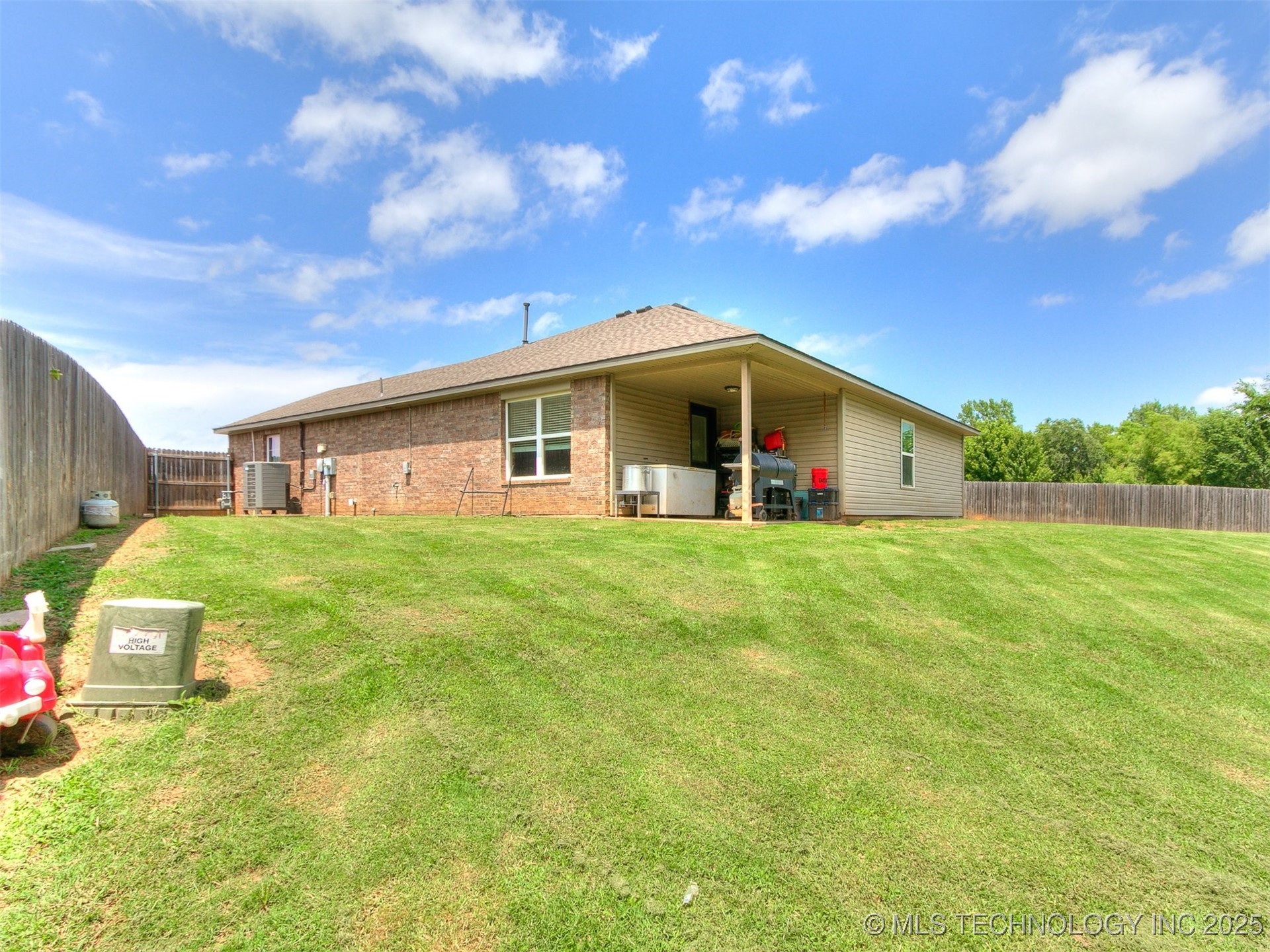 420 Ne 17th Place Property Photo 8