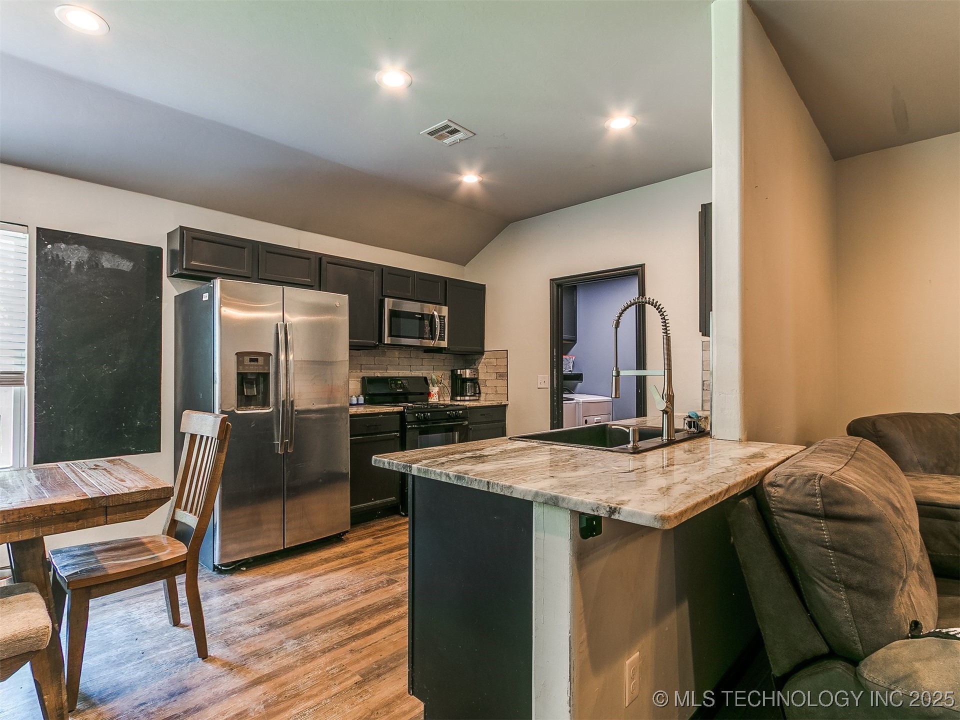 420 Ne 17th Place Property Photo 34