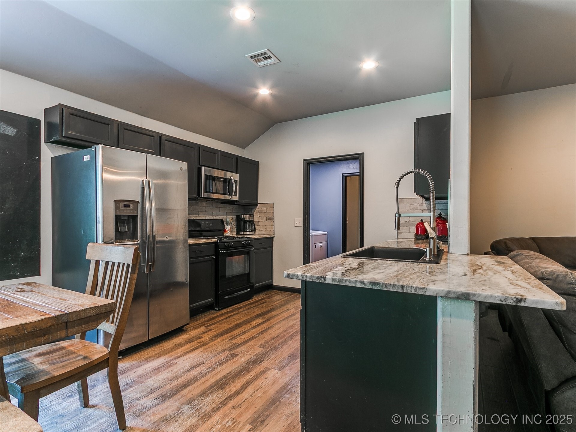 420 Ne 17th Place Property Photo 35