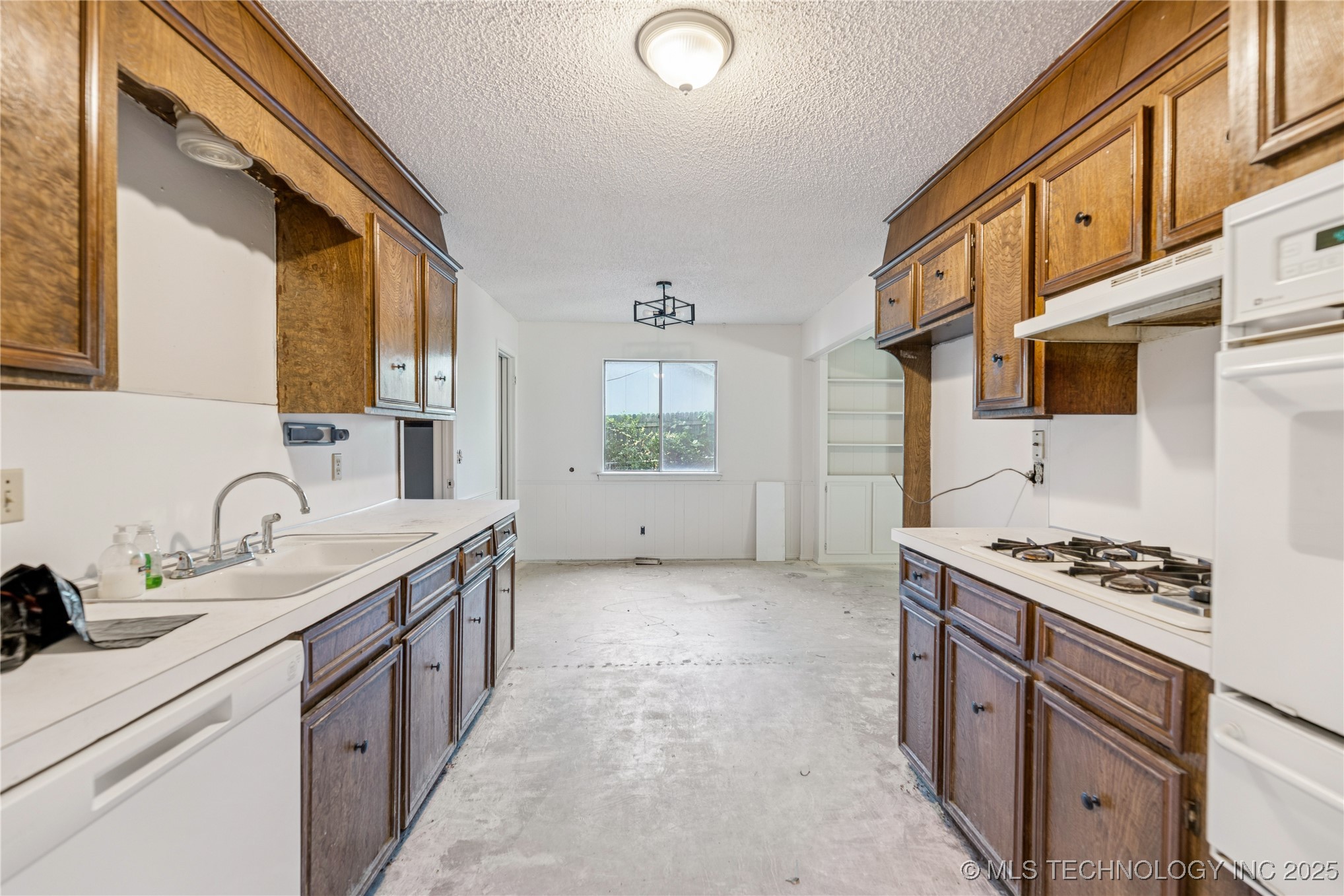 1122 S Division Street Property Photo 4