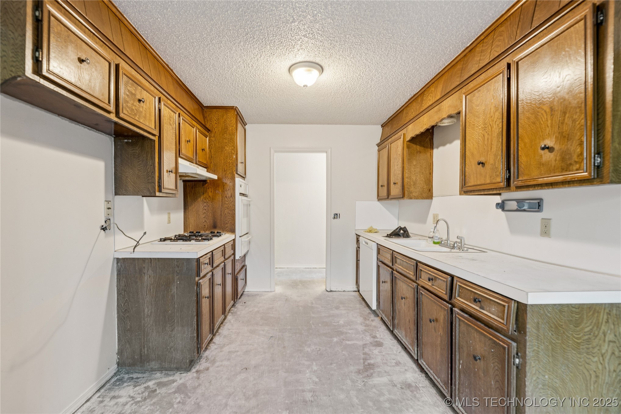 1122 S Division Street Property Photo 6