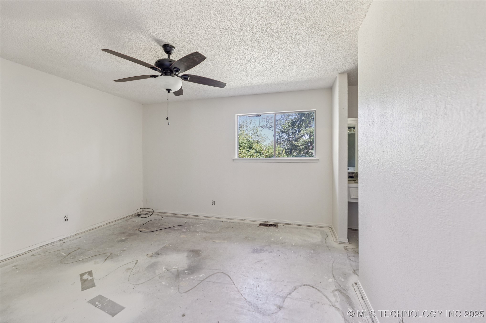 1122 S Division Street Property Photo 8