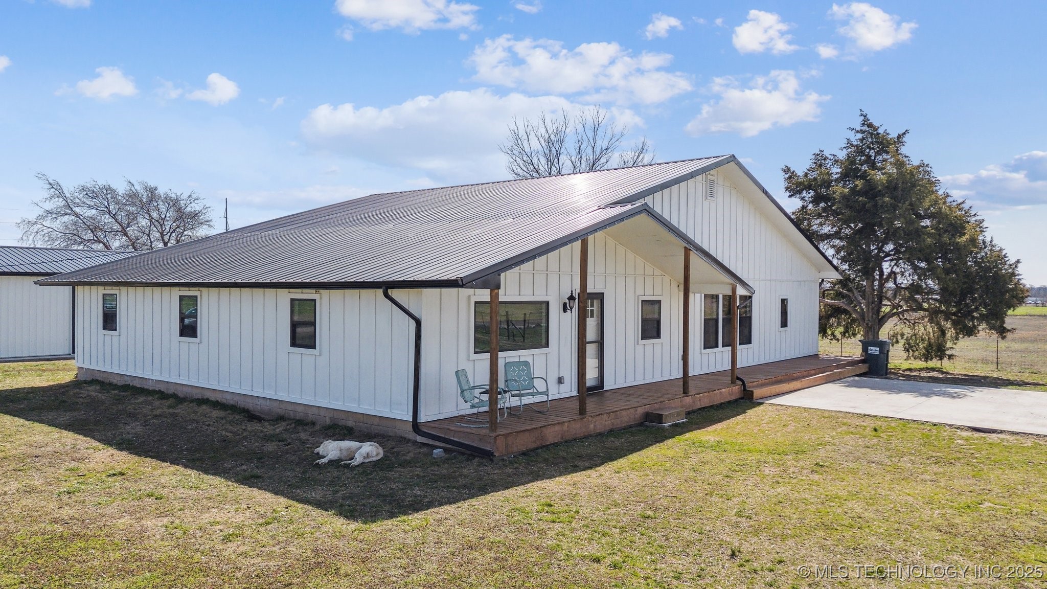 7482 N 439 Property Photo 1