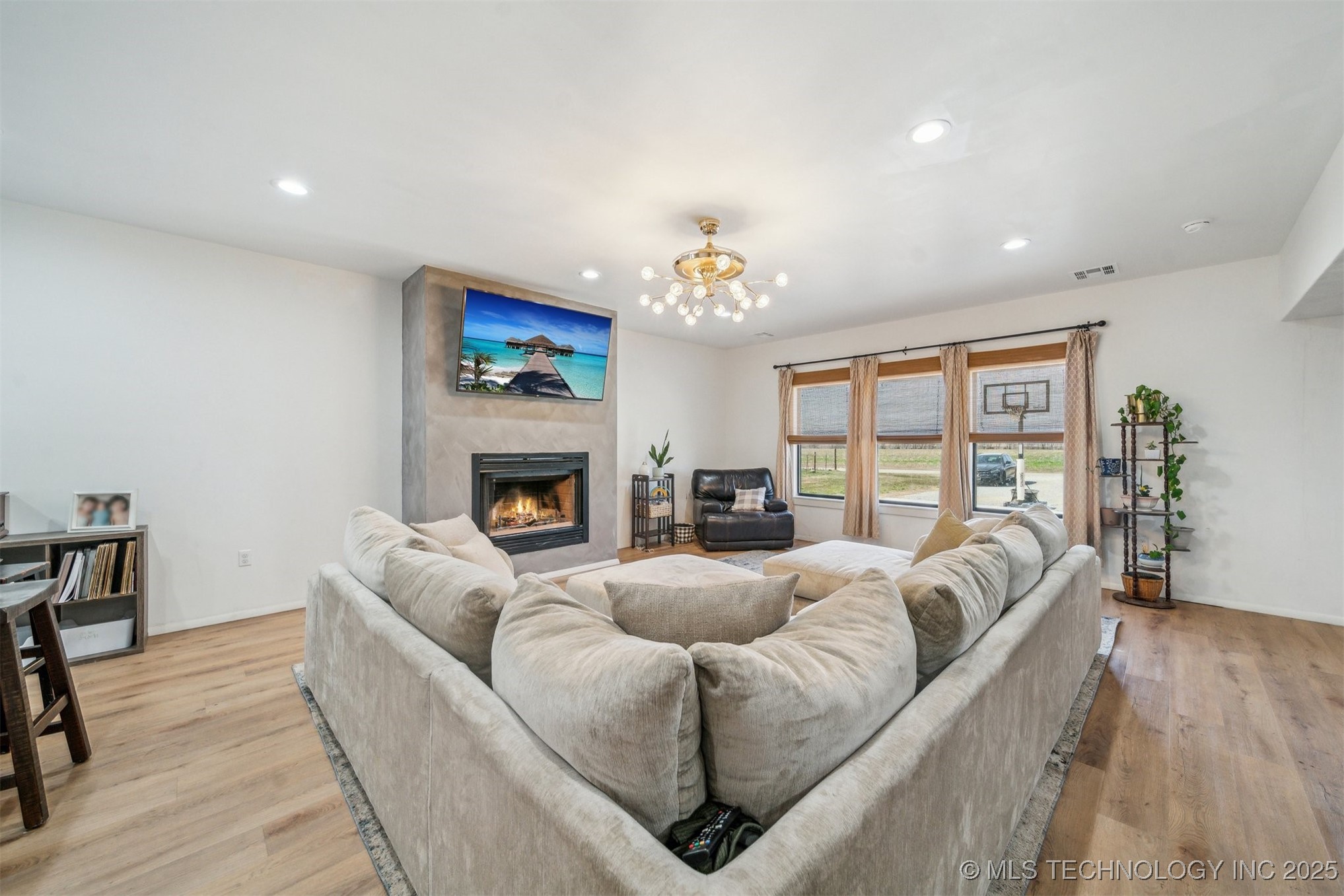 7482 N 439 Property Photo 2
