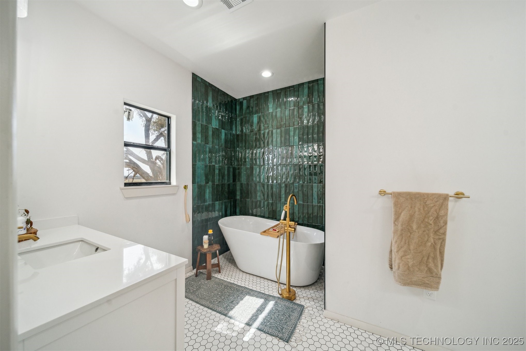 7482 N 439 Property Photo 8