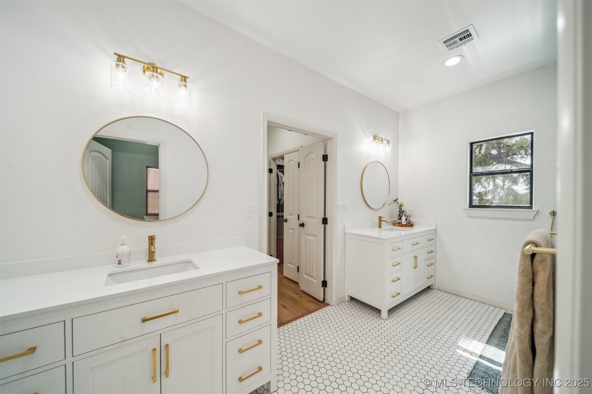 7482 N 439 Property Photo 9