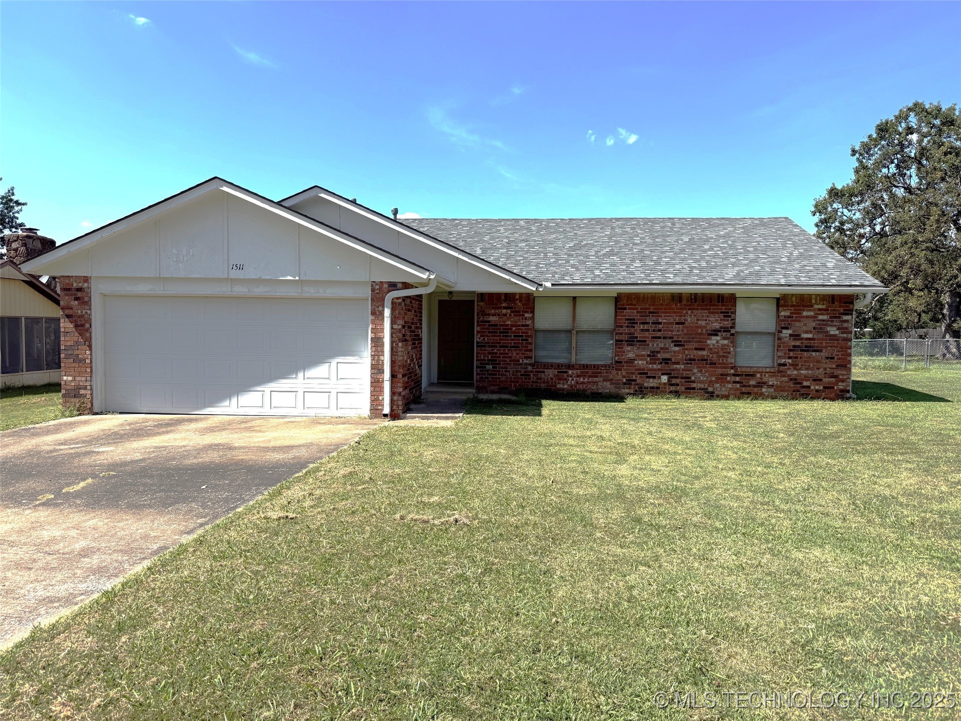 1511 Oakwood Drive Property Photo 1
