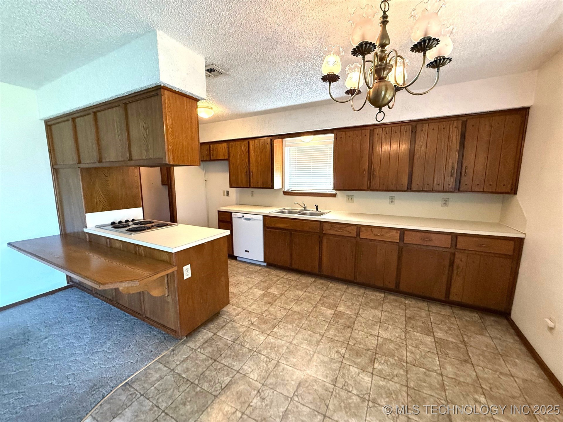 1511 Oakwood Drive Property Photo 6