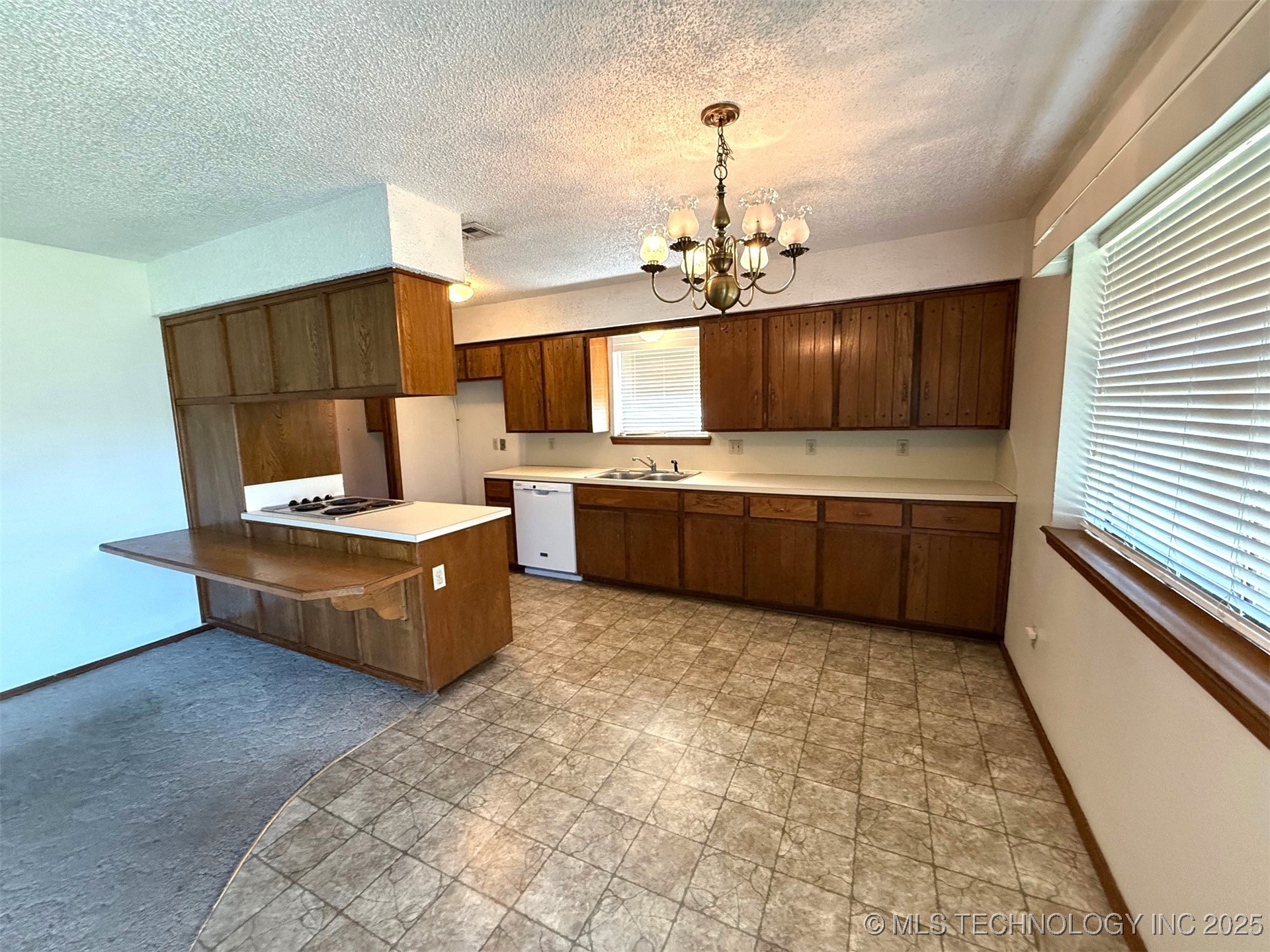 1511 Oakwood Drive Property Photo 8
