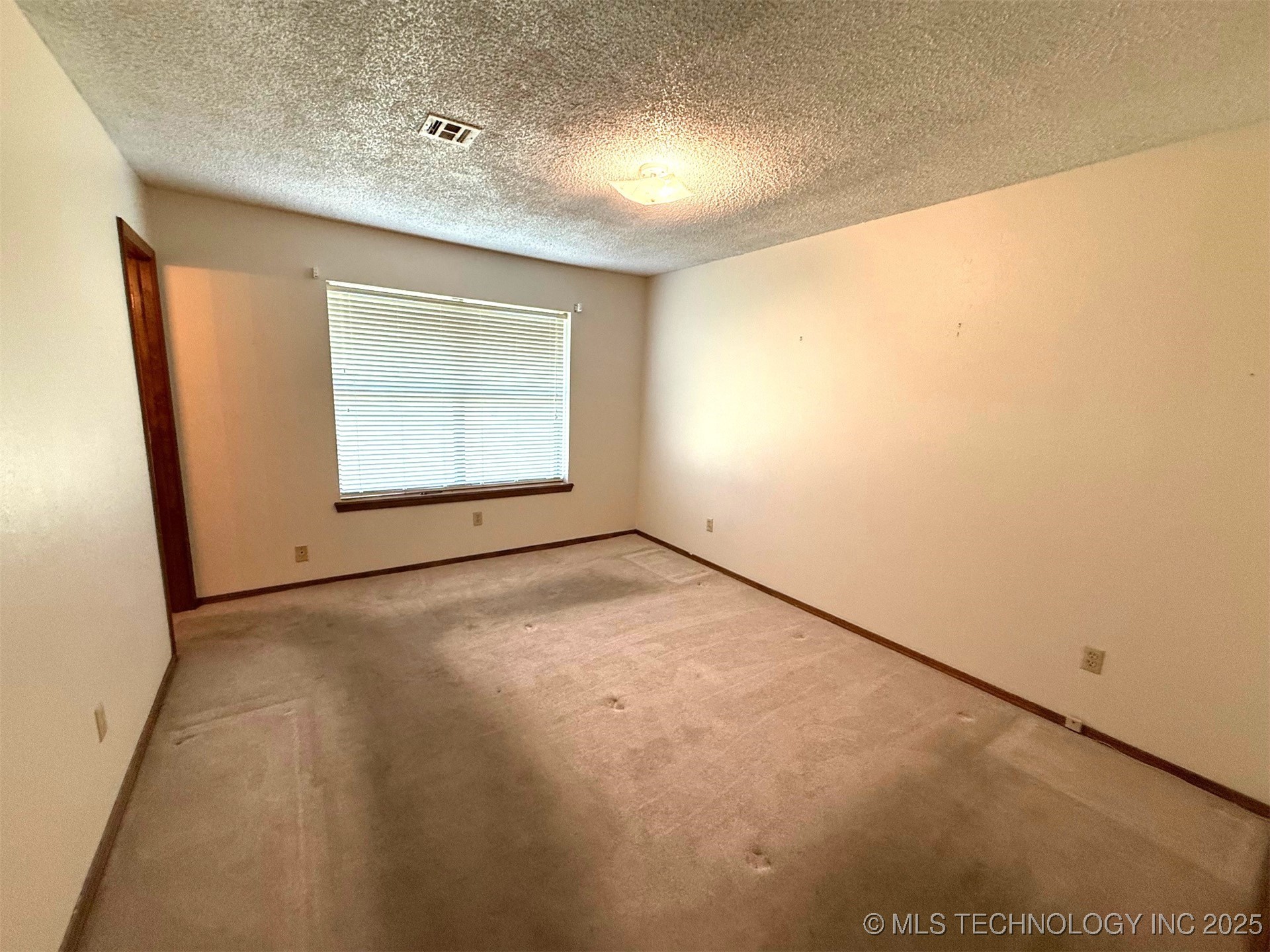 1511 Oakwood Drive Property Photo 10