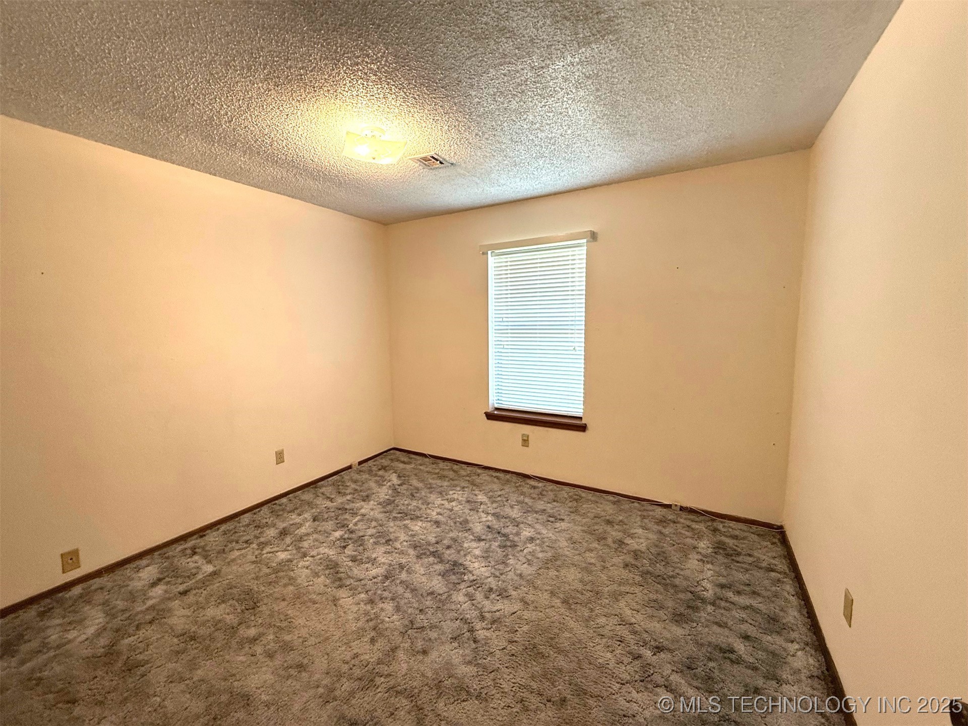 1511 Oakwood Drive Property Photo 14