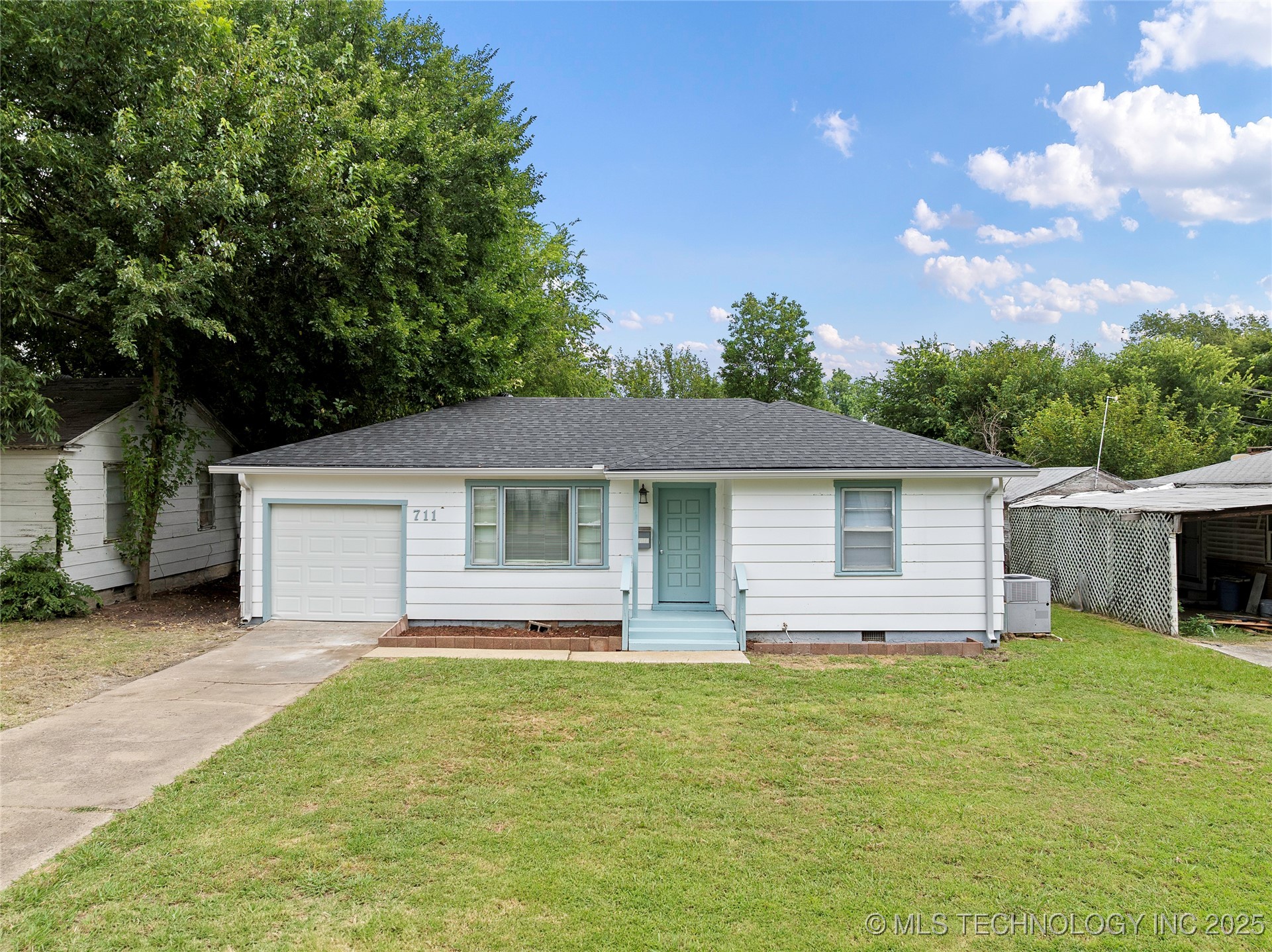 711 Cherry Property Photo 1